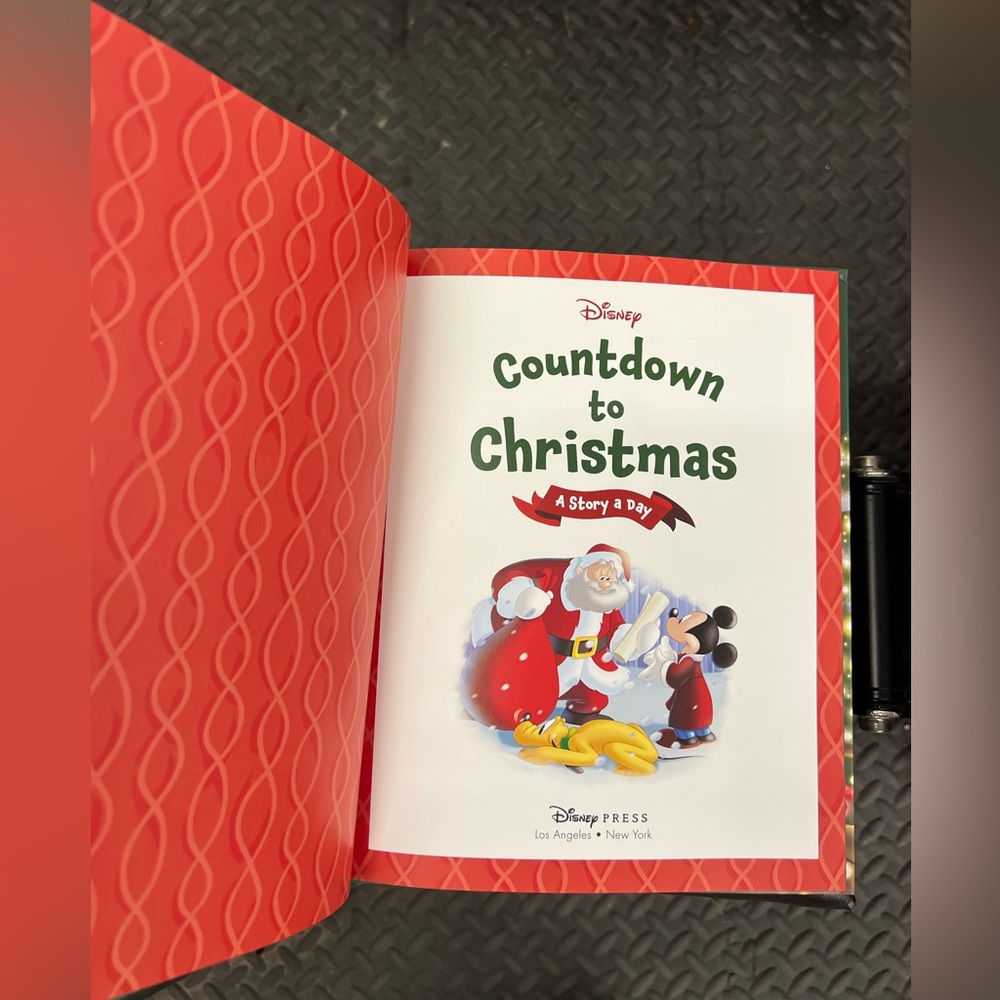 Disney Festive Green Storybook with Characters - Picture 3 of 9